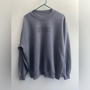 Medium Taylor Swift Eras Tour CrewNeck
Blue Gray SweatShirt